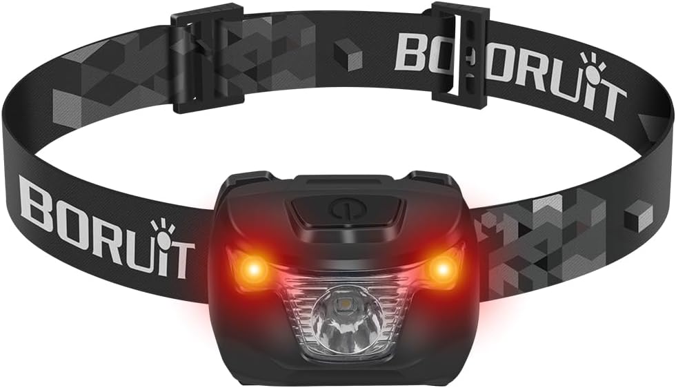 BORUIT BR01 Stirnlampe bei Nachtwanderung im Wald